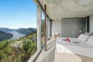 Family Villa, Multiple Bedrooms, Mountainside (Villa Skyline - Pool - Lakeview -)