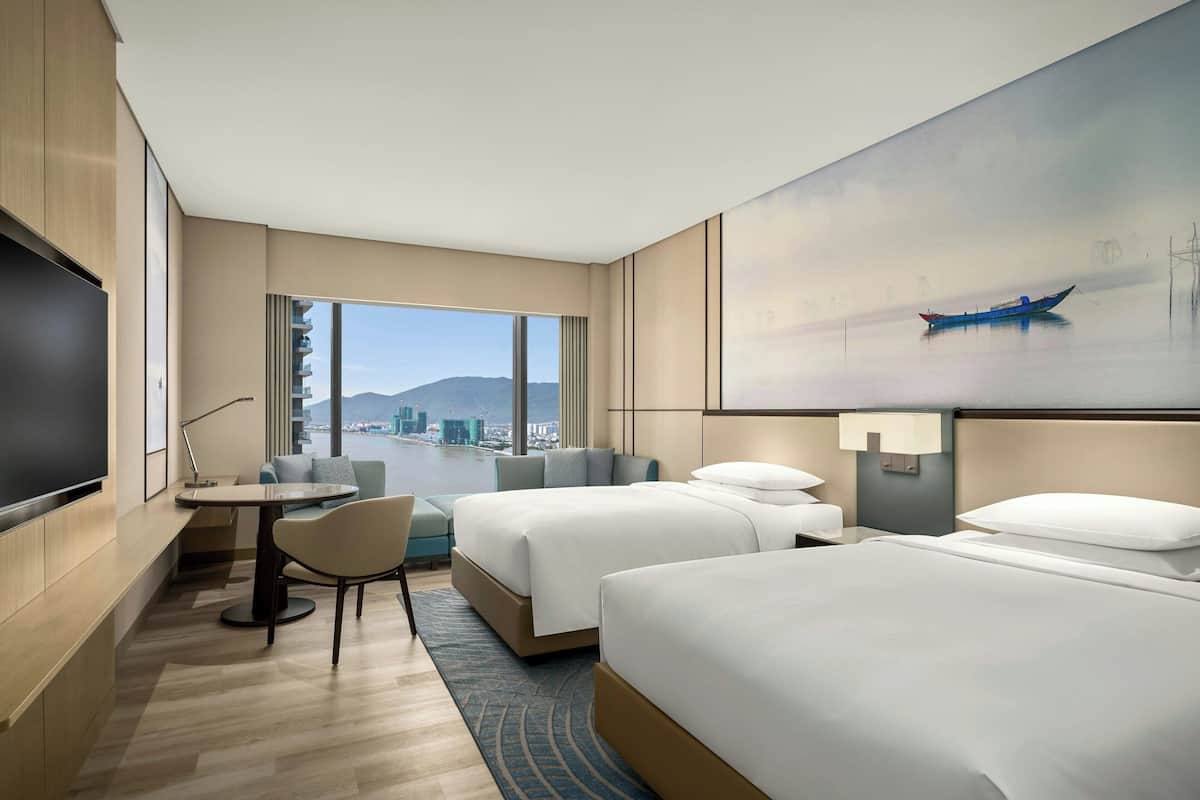 Deluxe Room, 2 Single Beds, Non Smoking, River View | Premium bedding, minibar, desk, laptop workspace