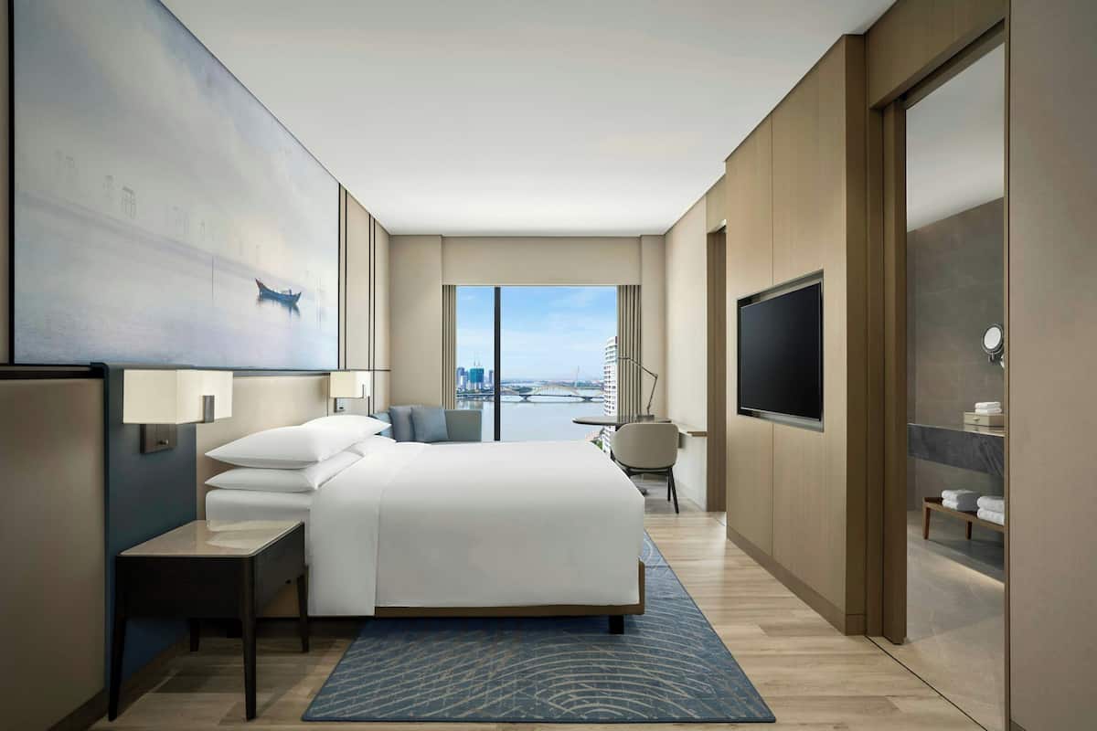 Premium bedding, minibar, desk, laptop workspace