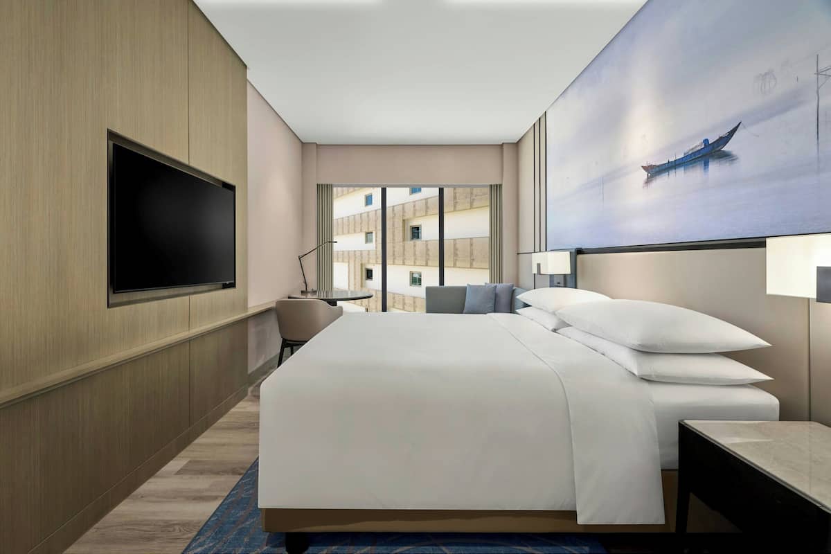 Premium Room, 1 King Bed, Non Smoking, City View | Premium bedding, minibar, desk, laptop workspace
