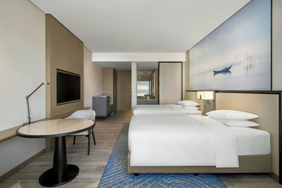 Premium bedding, minibar, desk, laptop workspace