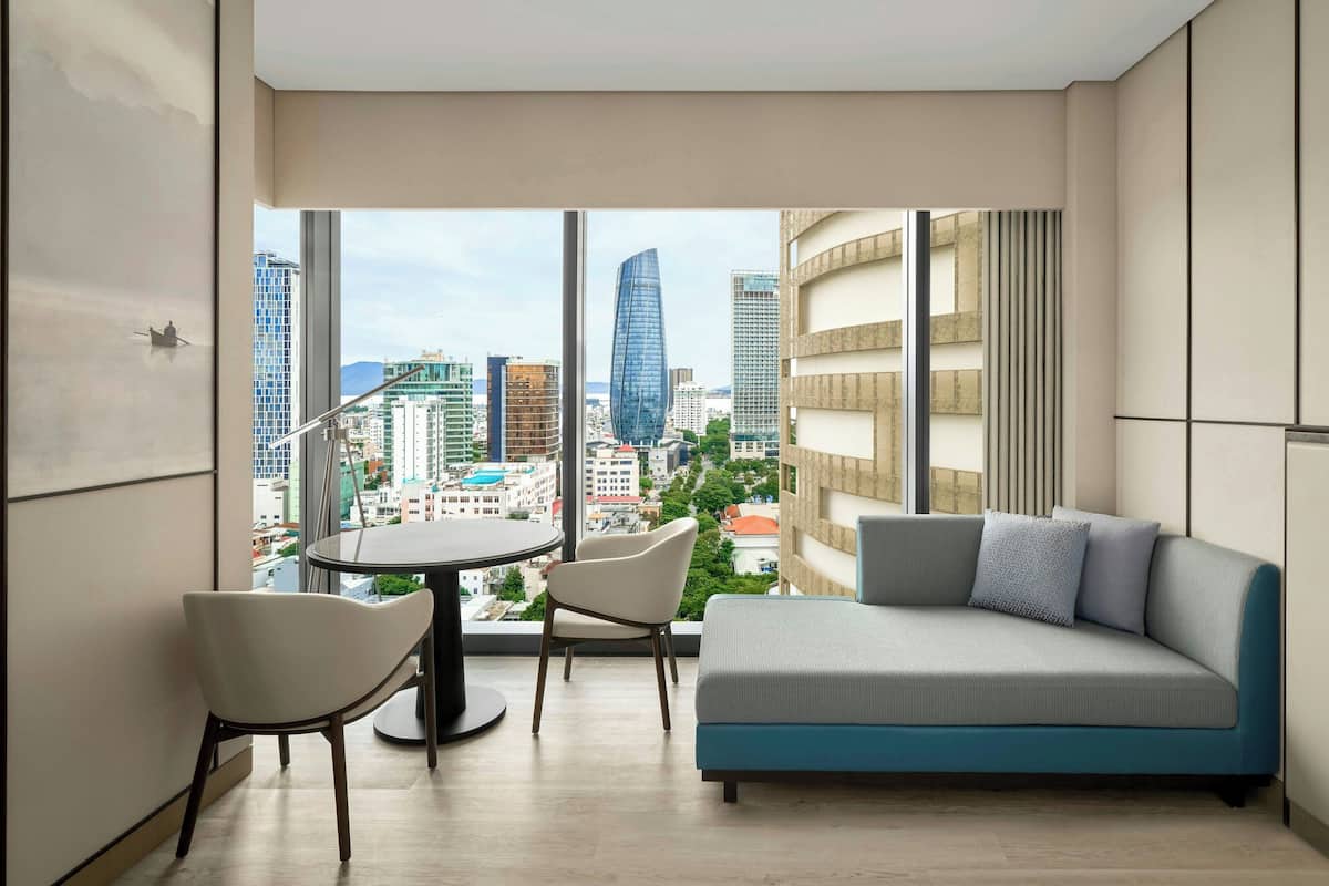 Executive Room, 1 King Bed, Non Smoking, City View | Premium bedding, minibar, desk, laptop workspace