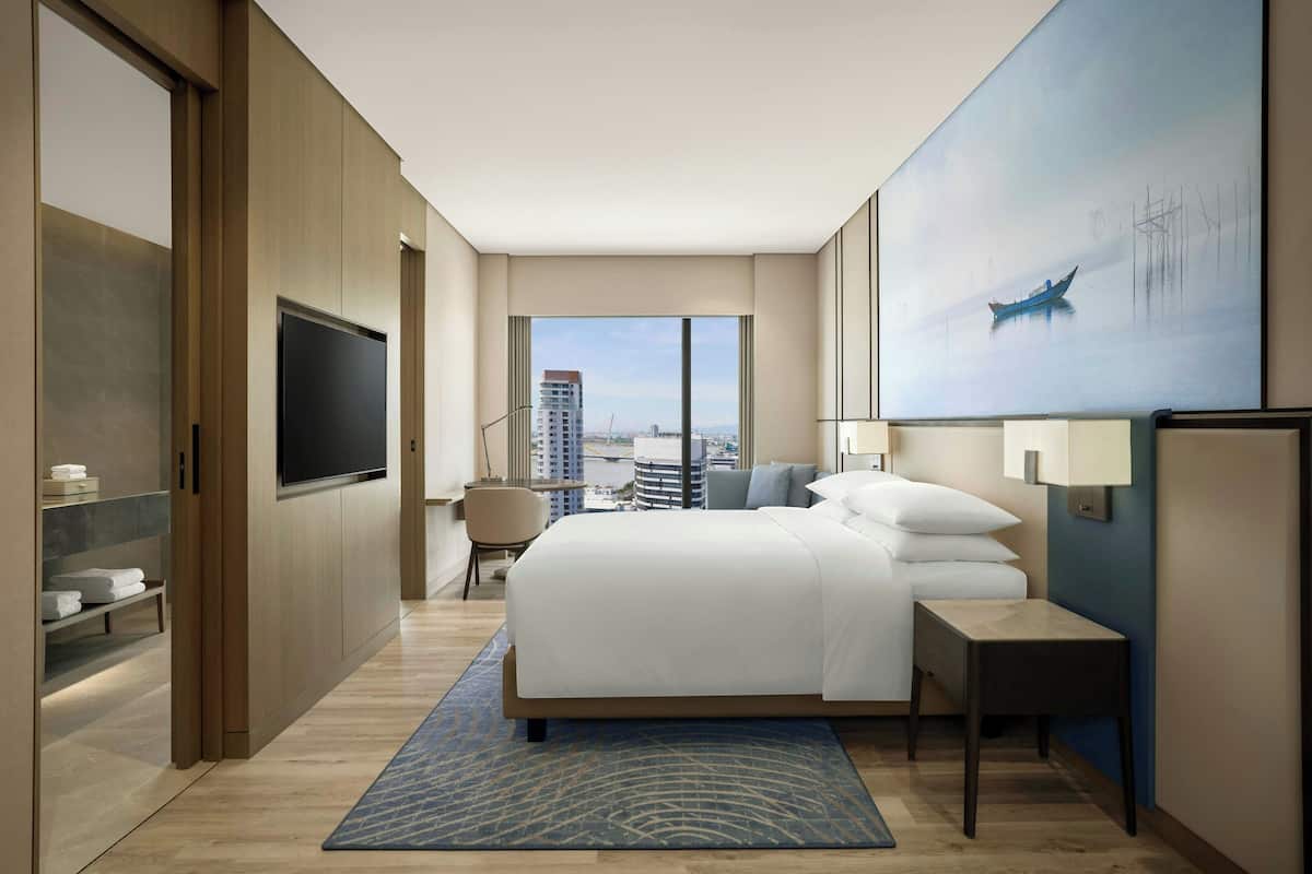 Luxe beddengoed, bedden met traagschuimmatrassen, een minibar