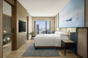 Hochwertige Bettwaren, Betten mit Memory-Foam-Matratzen, Minibar