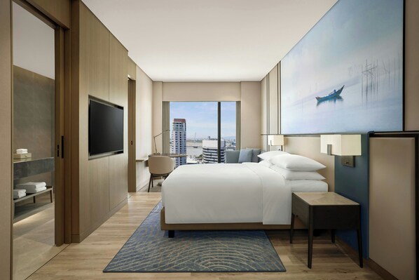 Premium bedding, memory-foam beds, minibar, desk - Courtyard by Marriott Danang Han River (Da Nang)
