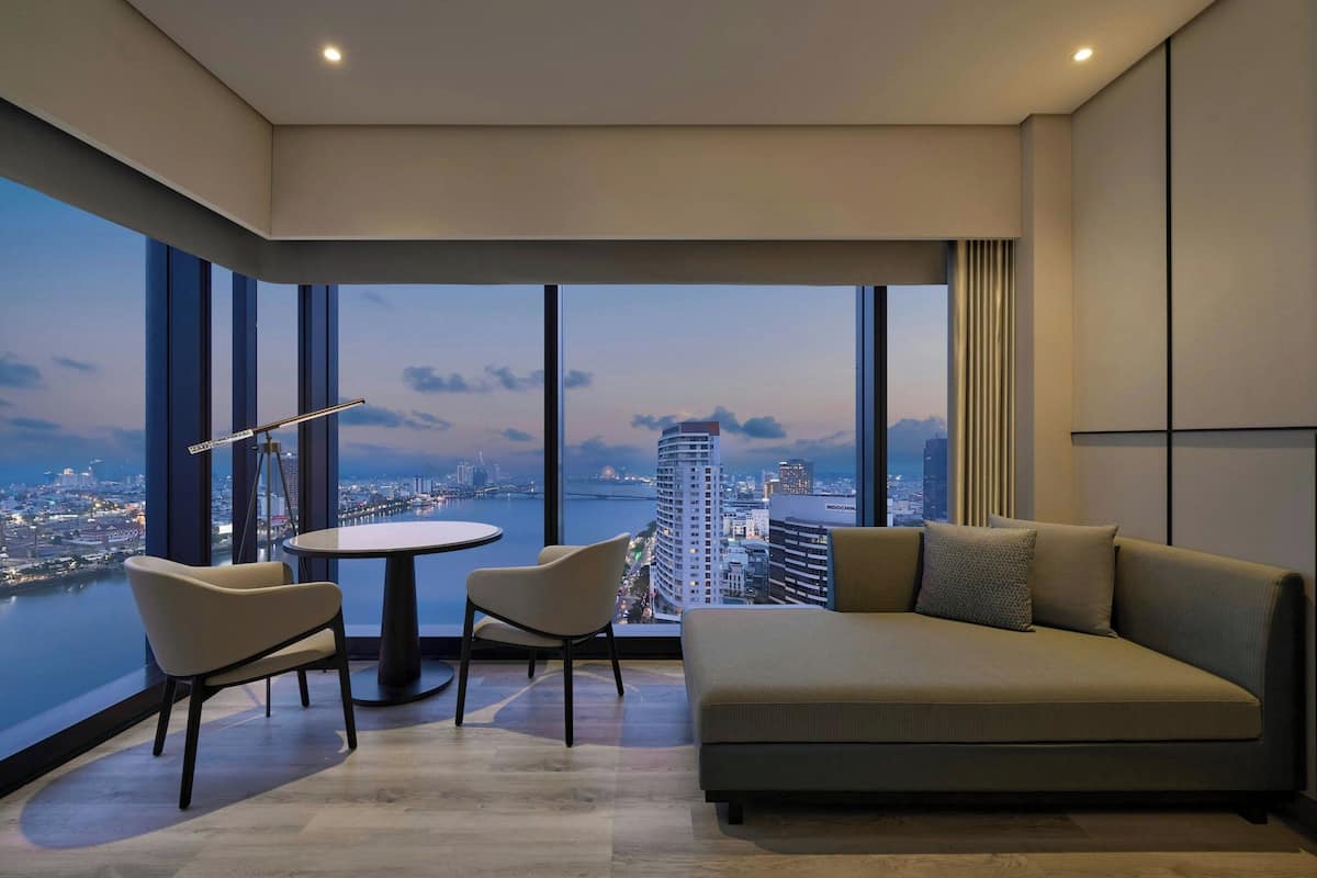 Executive Room, 1 King Bed, River View | Premium bedding, memory foam beds, minibar, desk