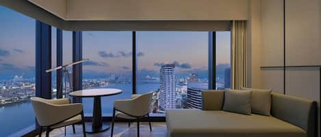 Executive Room, 1 King Bed, River View | Premium bedding, memory foam beds, minibar, desk