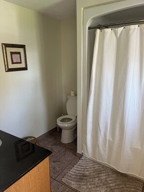 Hårtørrer, Sæbe, Toiletpapir