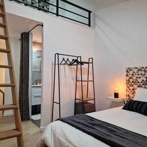 2 bedrooms, WiFi, bed sheets
