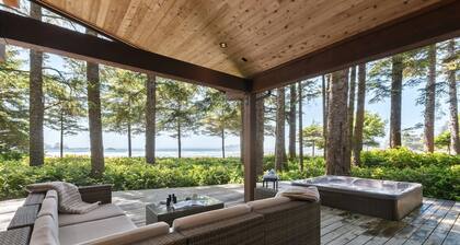 Waves End- Chesterman Beach, hot tub, views!