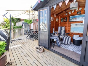 Outdoor dining - 67 Pendre Avenue (Prestatyn)