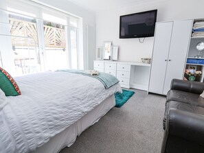 4 bedrooms, individually decorated, individually furnished, free WiFi - 67 Pendre Avenue (Prestatyn)