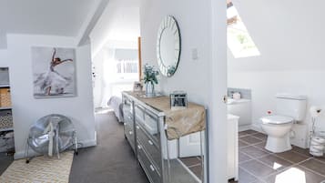 4 dormitoris, decoració individual i mobiliari individual