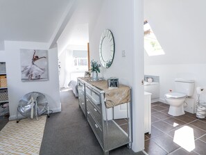 4 Schlafzimmer, individuell dekoriert, individuell eingerichtet