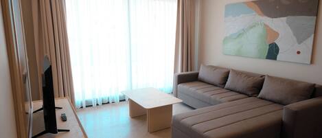 2 Schlafzimmer, hochwertige Bettwaren, Daunenbettdecken, Schreibtisch