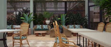 Apartment | Outdoor dining