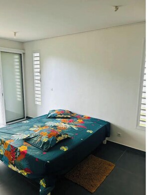 3 chambres, fer et planche à repasser, Wi-Fi, draps fournis