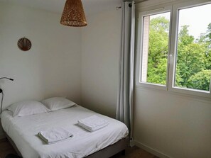 3 bedrooms, desk, iron/ironing board, travel cot - Bright apartment 72m2 (Besançon)