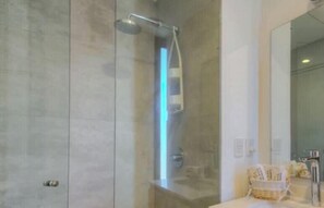 Shower - Waterfront condo w/ balcony & garden view (Nuevo Vallarta)