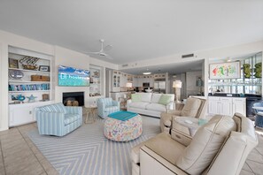 Deluxe Condo, 4 Bedrooms, Balcony, Beach View | Living room