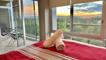 2 bedrooms, internet, bed sheets