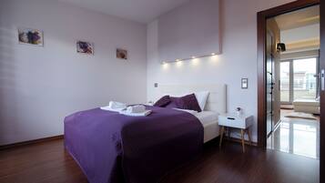 Apartment (25/C12) | Individually decorated, individually furnished, iron/ironing board