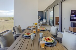 تناول الطعام بالخارج