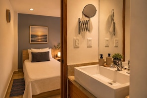 Shower, towels, shampoo