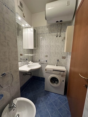 Apartment, 2 Bedrooms, Balcony, Ocean View | Bathroom - Seafront Apartment in Bibione (San Michele al Tagliamento)
