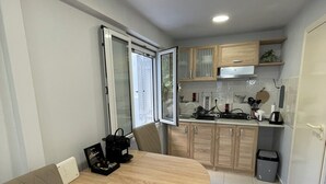 Microwave - Studio next to the Beach (Vouliagmeni)