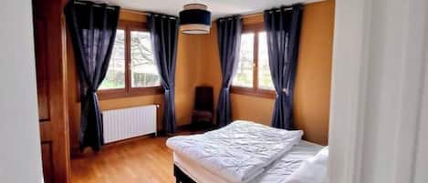 1 bedroom, iron/ironing board, travel crib