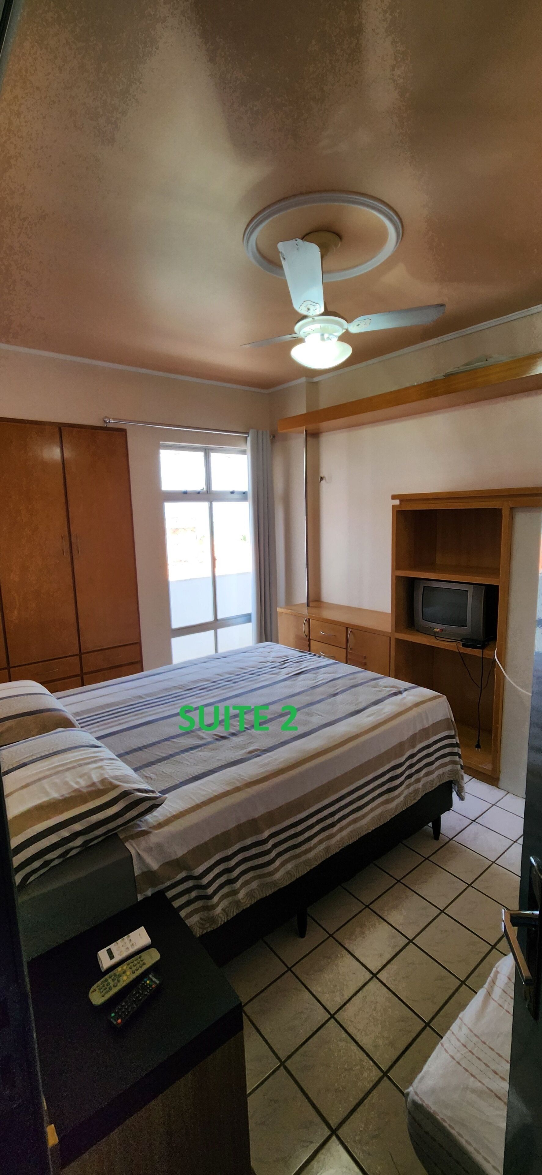 3 quartos, ferros/tábuas de passar roupa, Wi-Fi, roupa de cama