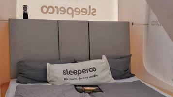 Comfort-Zelt, 1 Queen-Bett, Blick auf die Anlage | Individuell eingerichtet, Bettwäsche