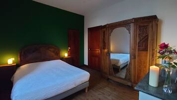 3 Schlafzimmer, BĂŒgeleisen/BĂŒgelbrett, WLAN, BettwĂ€sche