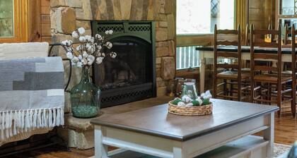 Luxurious Log Cabin Retreat: Your Private Getaway
