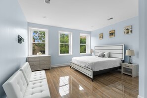 4 bedrooms, iron/ironing board, free WiFi, bed sheets