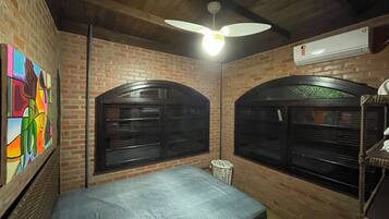 4 quartos, ferros/tábuas de passar roupa, Wi-Fi