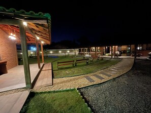 Property grounds - Vila Say House with 4 bedrooms, air conditioning and heated pool (Vila da Gloria São Francisco do Sul)