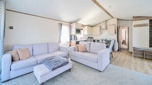 A modern living room with a sofa set and a dining area. - Aquadrome Abode - Billing Aquadrome (Northampton)