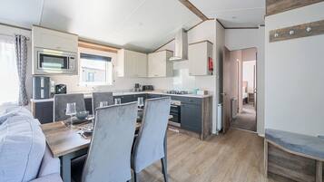 Dishwasher, cookware/dishes/utensils