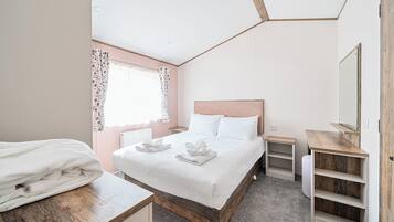 2 bedrooms, individually decorated, individually furnished, free WiFi