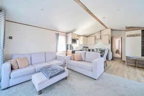 Living area - Lakeside Lullaby - Billing Aquadrome (Northampton)