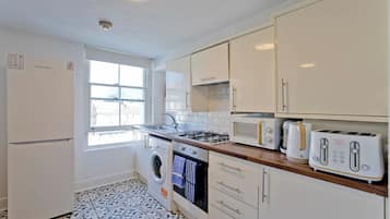 Departamento, 3 habitaciones, para no fumadores | Cocina privada | Comedor