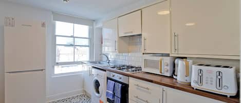 Apartment, 3 Bedrooms, Non Smoking | Private kitchen