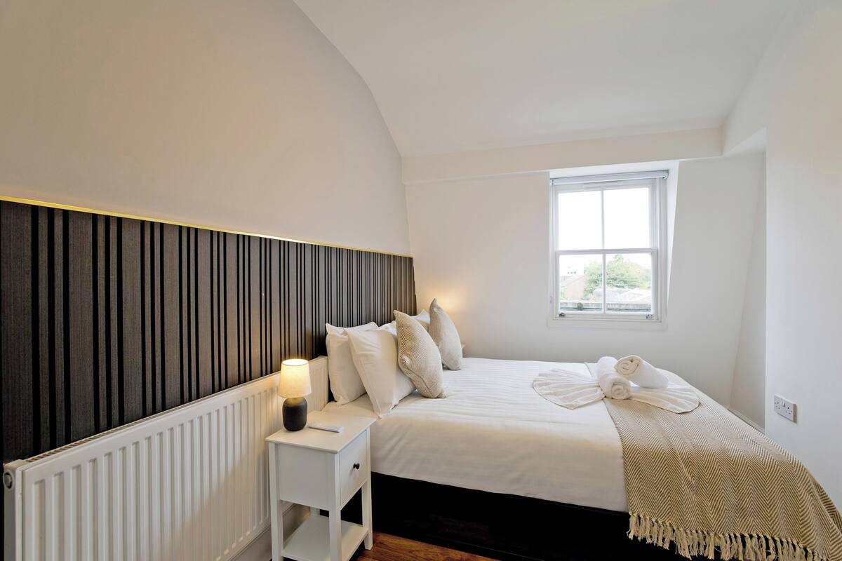 Apartment, 2 Bedrooms | 3 bedrooms, iron/ironing board, free WiFi
