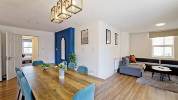 Apartment, 2 Bedrooms, Non Smoking | Living area