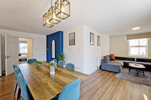 Apartment, 2 Bedrooms, Non Smoking | Living area | Flat-screen TV