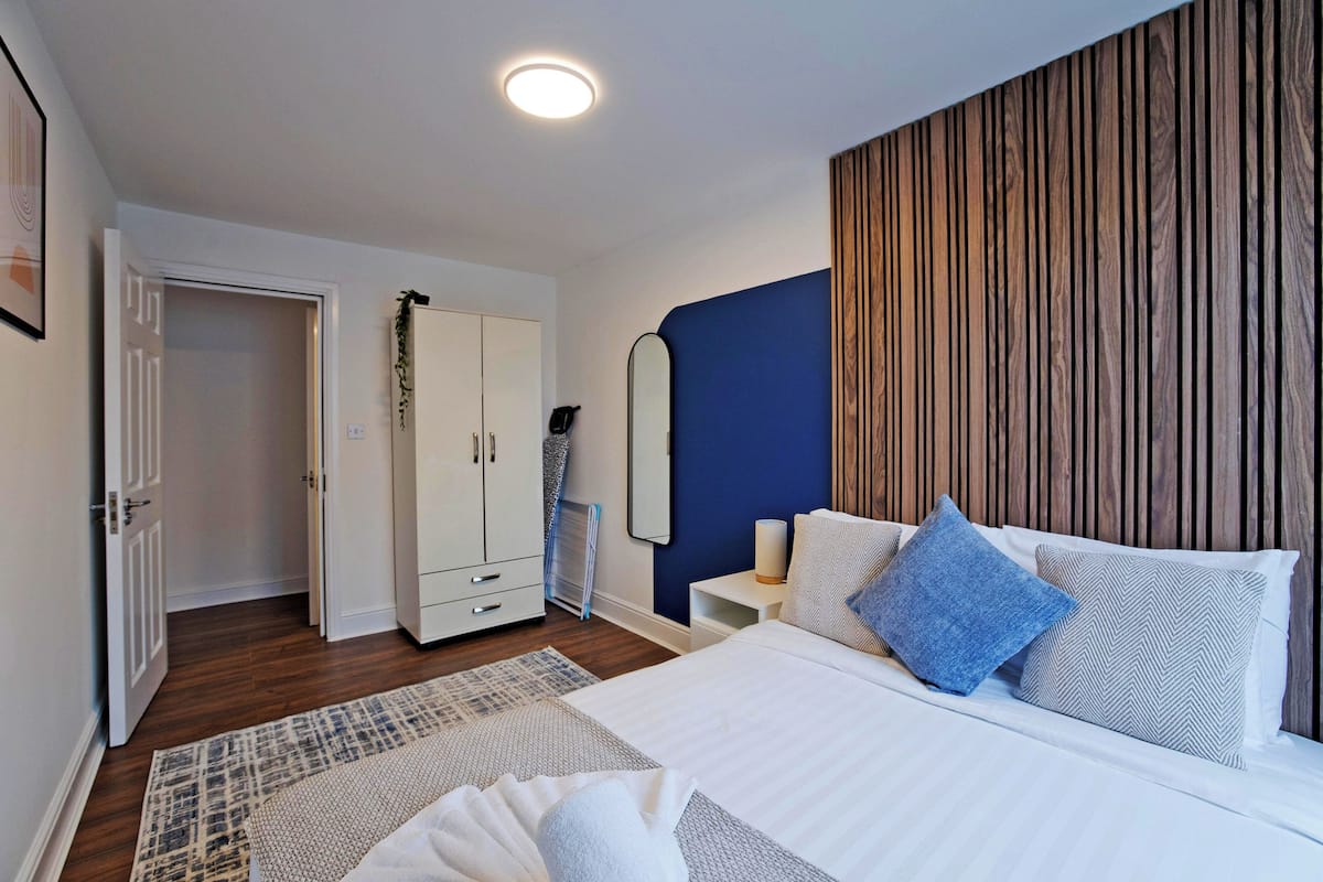 Apartment, 2 Bedrooms, Non Smoking | 3 bedrooms, iron/ironing board, free WiFi