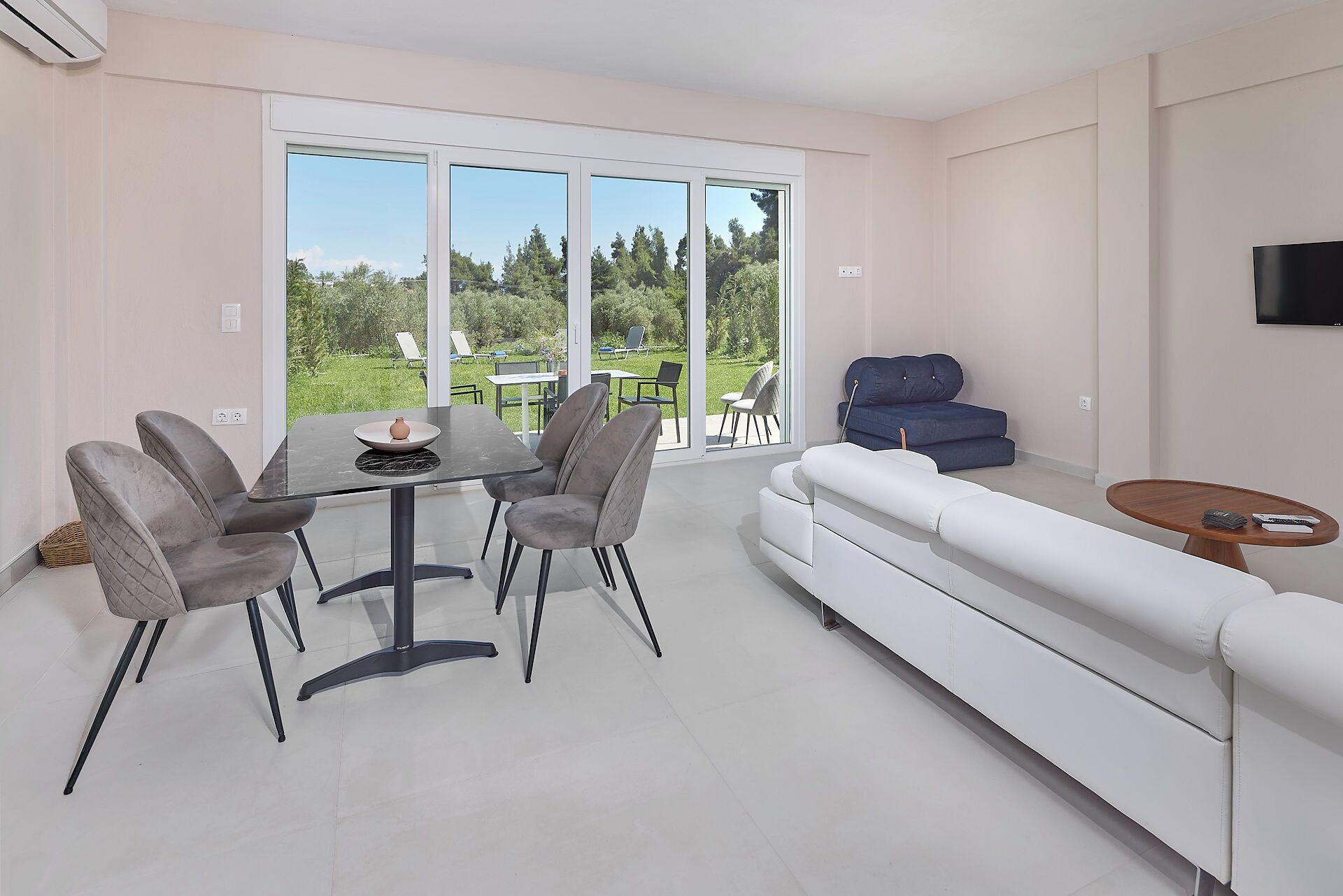 SERENITY LUXURY VILLA | Living area