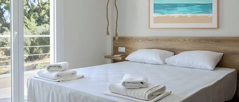4 bedrooms, iron/ironing board, free WiFi